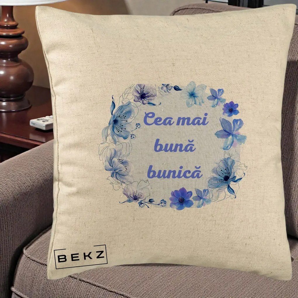 Cadou pentru Bunica - Perna Personalizata Cea Mai Buna Bunica Coronita Flori Albastre Acuarela, 40x40 cm, Bej, Husa Detasabila, Perna Inclusa, BEKZ®