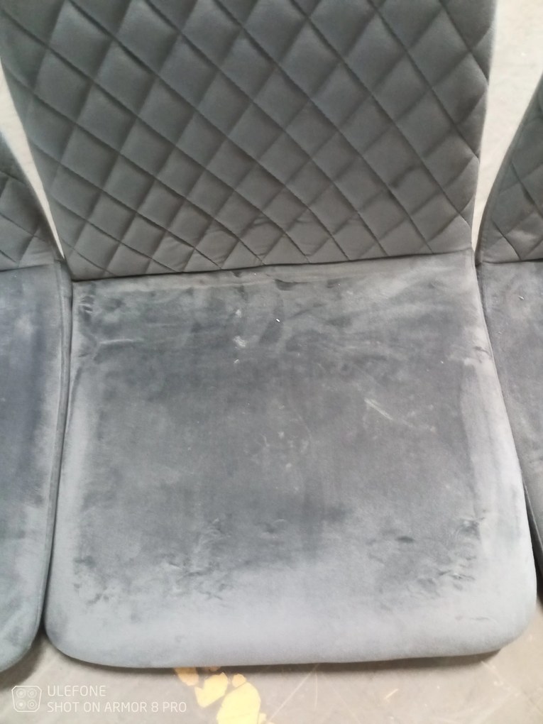 Reducere Scaun gri IRYS Velvet cu picioare negre II. calitate