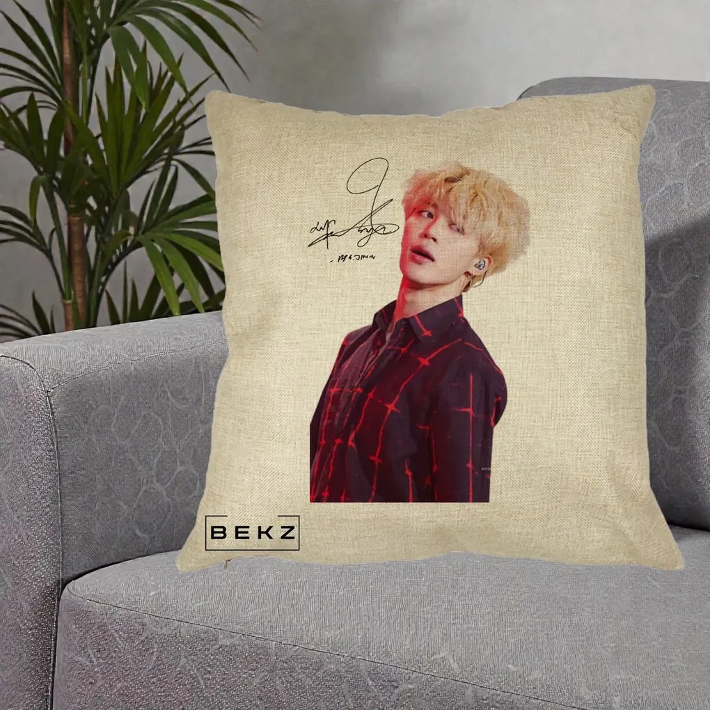 Perna Personalizata K-pop BTS Jimin Portret Artistic par Blond Autograf, 40x40 cm, Crem, Husa Detasabila, Perna Inclusa, BEKZ®