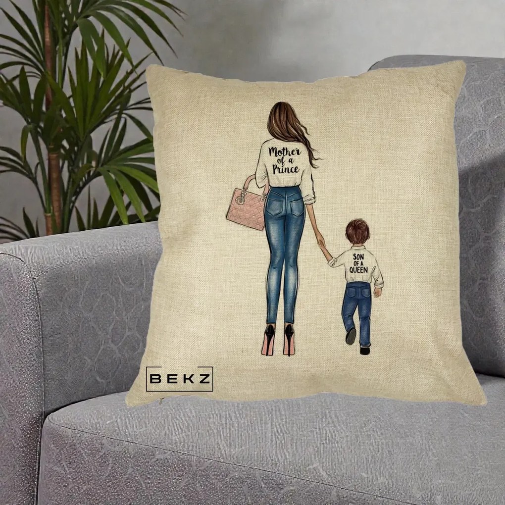 Cadou pentru Mama - Perna Personalizata Patrata Mother of a Prince, 40x40 cm, Crem, Husa Detasabila, Perna Inclusa, BEKZ®