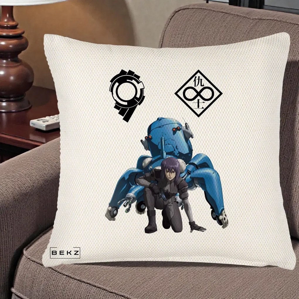 Perna Personalizata Ghost in the Shell Motoko si Tachikoma, 40x40 cm, Crem Reliefat, Husa Detasabila, Perna Inclusa, BEKZ®