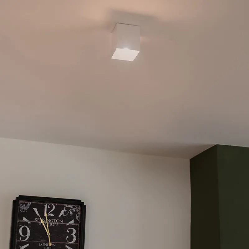 Spot modern alb - Qubo 1