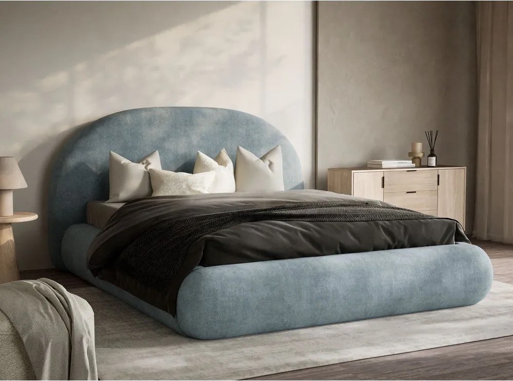 Pat matrimonial albastru deschis tapițat cu spațiu de depozitare cu somieră 180x200 cm Maumere – Maison de Rêve