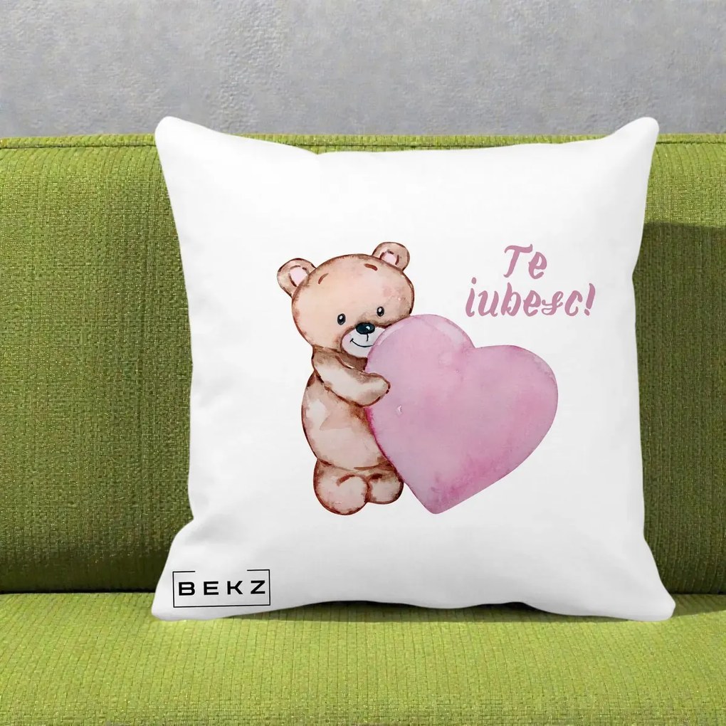 Cadou Romantic - Perna Personalizata Te Iubesc Ursulet cu Inima Roz Acuarela, 40x40 cm, Alba Mata, Husa Detasabila, Perna Inclusa, BEKZ®