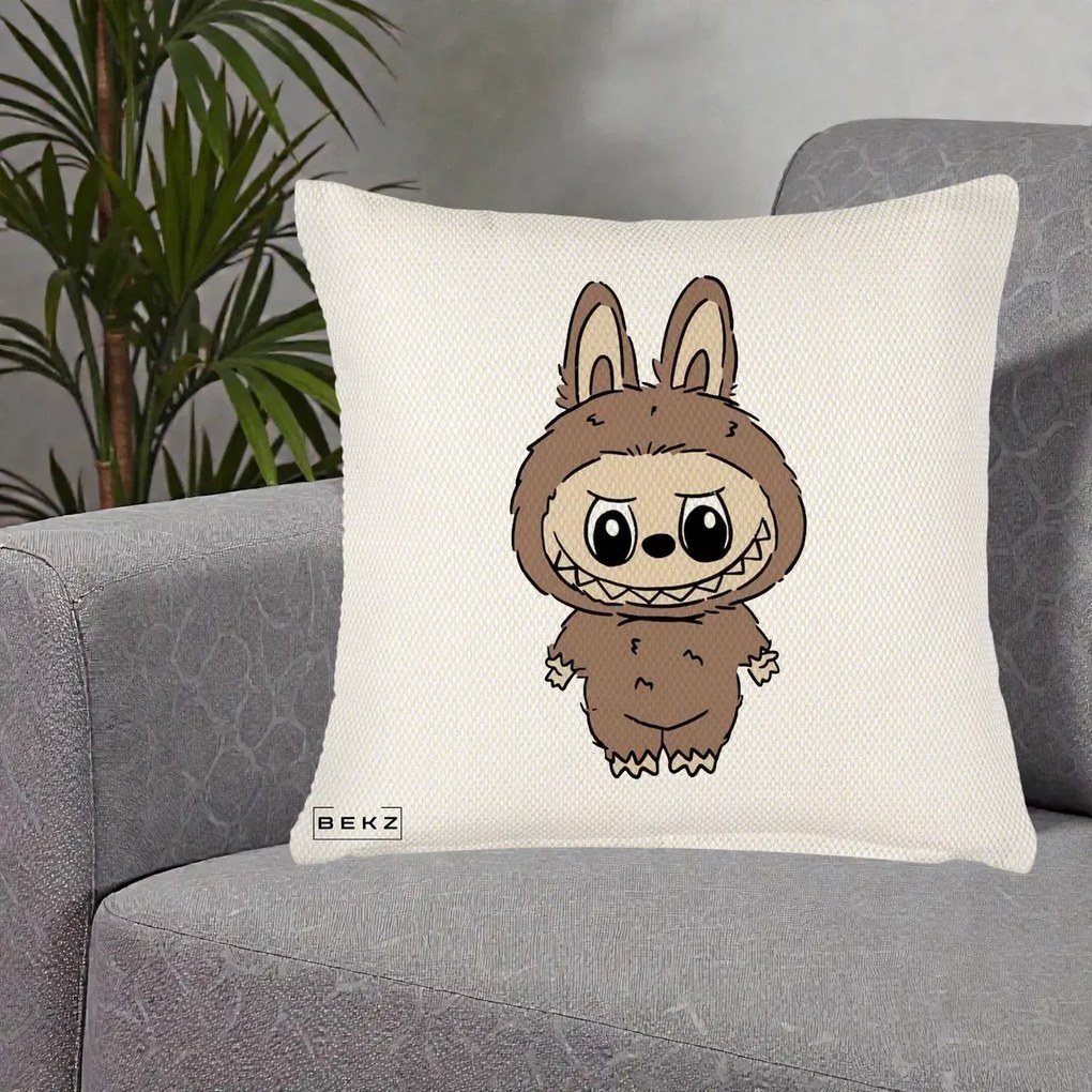 Perna Personalizata Labubu Maro Natural Solo, 40x40 cm, Crem Reliefat, Husa Detasabila, Perna Inclusa, BEKZ®