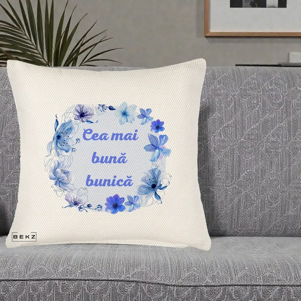 Cadou pentru Bunica - Perna Personalizata Cea Mai Buna Bunica Coronita Flori Albastre Acuarela, 40x40 cm, Crem Reliefat, Husa Detasabila, Perna Inclusa, BEKZ®