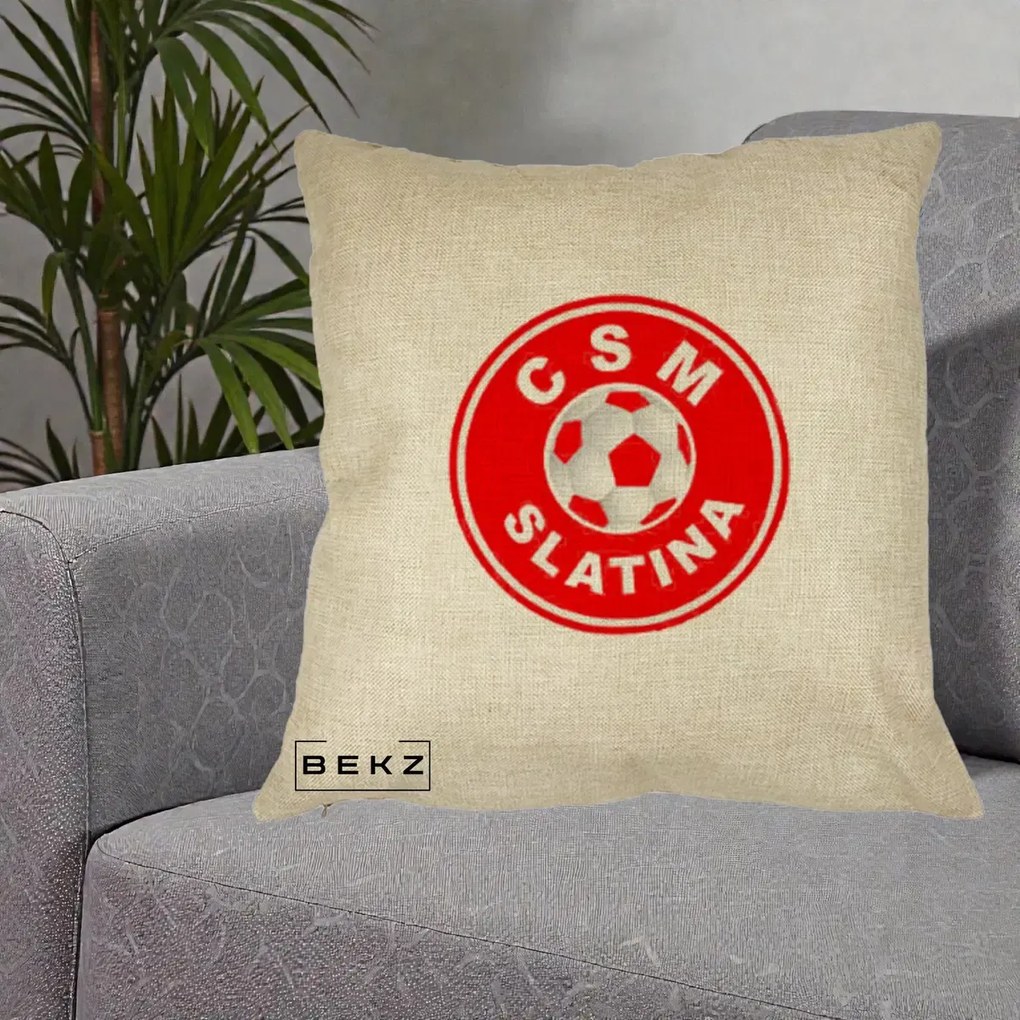 Perna Personalizata CSM Slatina Fotbal, 40x40 cm, Crem, Husa Detasabila, Perna Inclusa, BEKZ®