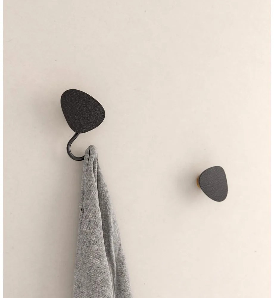 Cârlig negru de montat pe perete din oțel Dot S Bull – LIND DNA