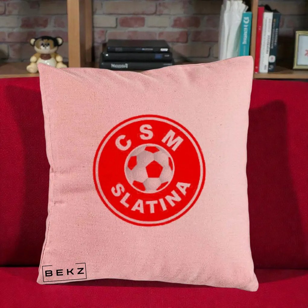 Perna Personalizata CSM Slatina Fotbal, 40x40 cm, Roz, Husa Detasabila, Perna Inclusa, BEKZ®