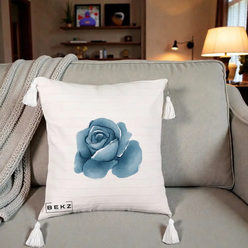 Perna Decorativa Trandafir Albastru Acuarela, 40x40 cm, Bej cu Franjuri, Husa Detasabila, Perna Inclusa, BEKZ®