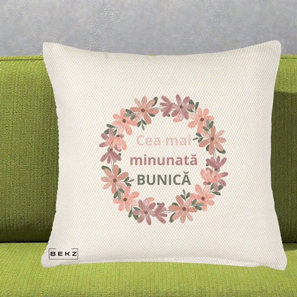 Cadou pentru Bunica - Perna Personalizata Cea Mai Minunata Bunica Coronita Flori Roz, 40x40 cm, Crem Reliefat, Husa Detasabila, Perna Inclusa, BEKZ®
