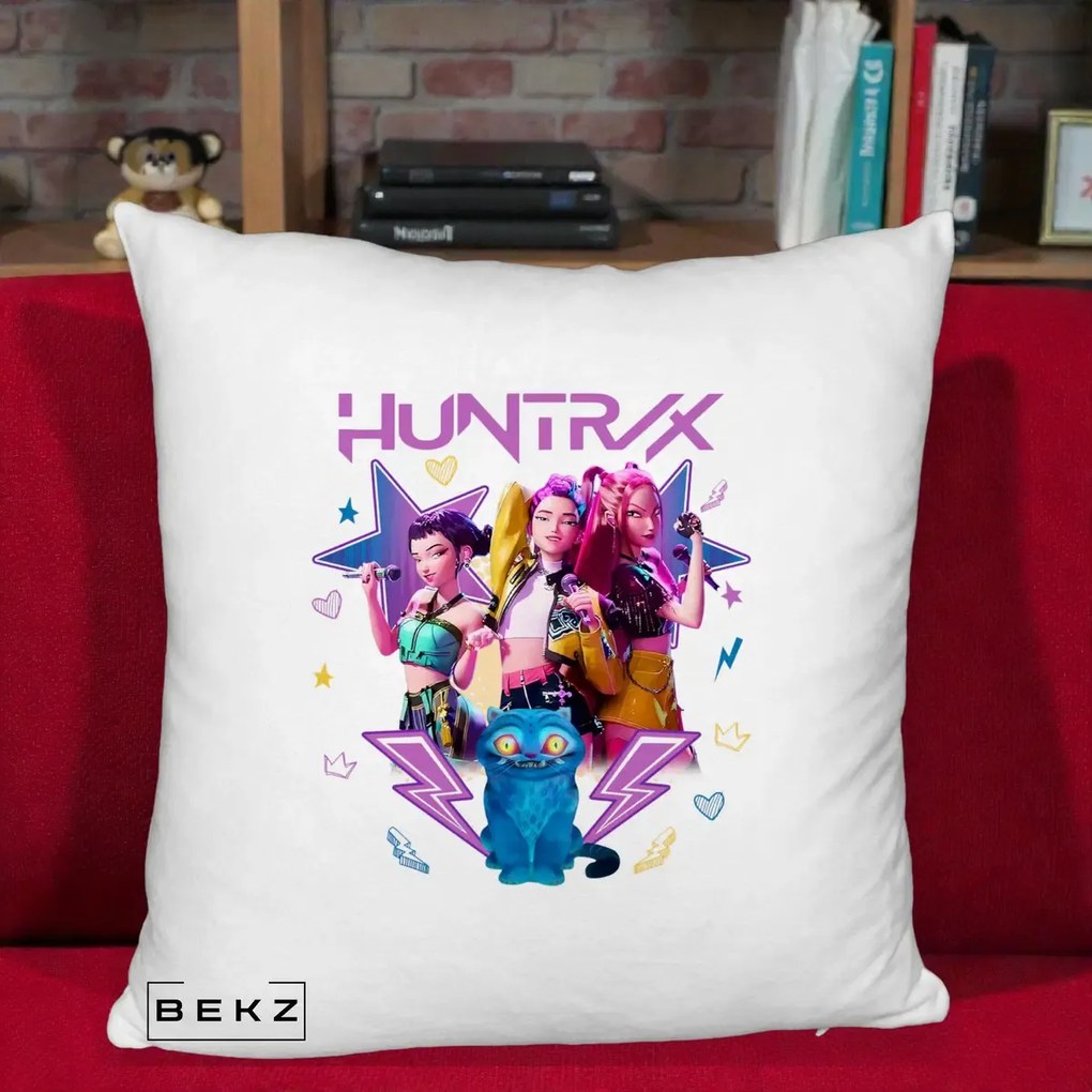 Perna Personalizata K-pop HUNTRX Trio 3D cu Pisica Fulgere, 40x40 cm, Alb Pufos, Husa Detasabila, Perna Inclusa, BEKZ®