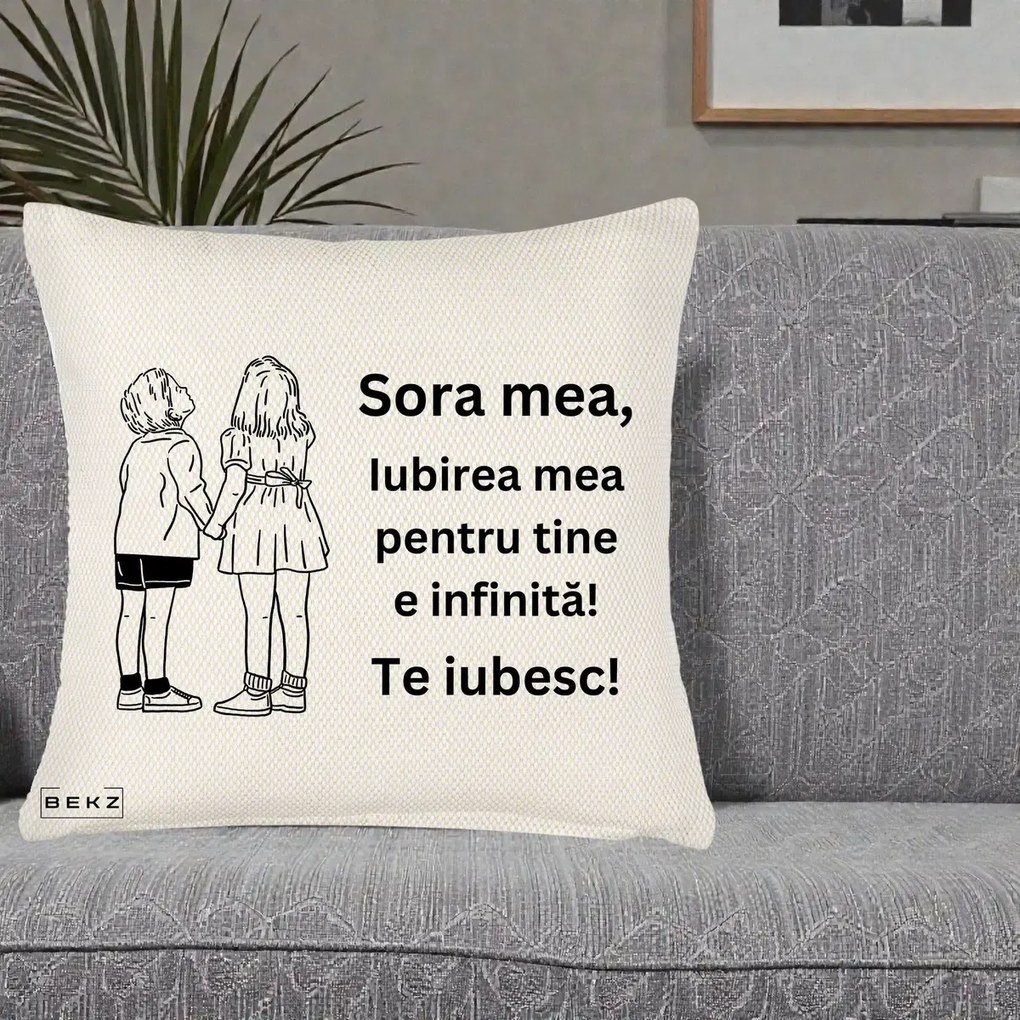 Cadou pentru Sora - Perna Personalizata Sora Mea Te Iubesc Copii Tinand Maini Line Art, 40x40 cm, Crem Reliefat, Husa Detasabila, Perna Inclusa, BEKZ®