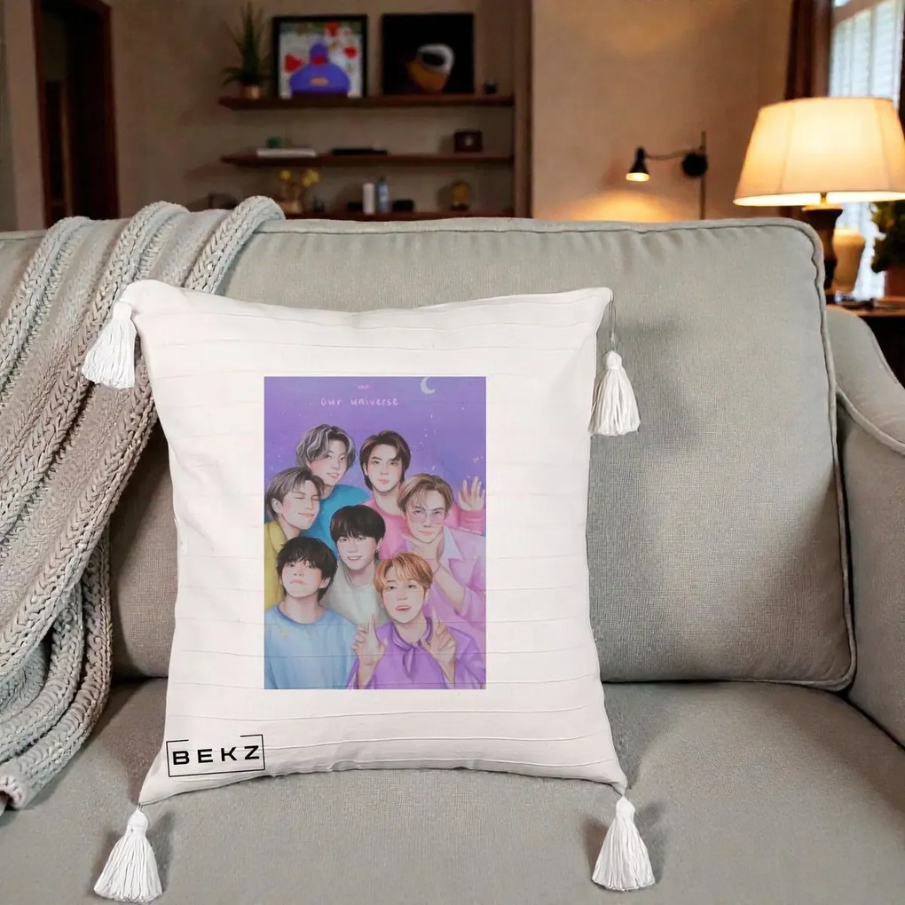 Perna Personalizata K-pop BTS Our Universe Fanart Violet Pastel, 40x40 cm, Bej cu Franjuri, Husa Detasabila, Perna Inclusa, BEKZ®