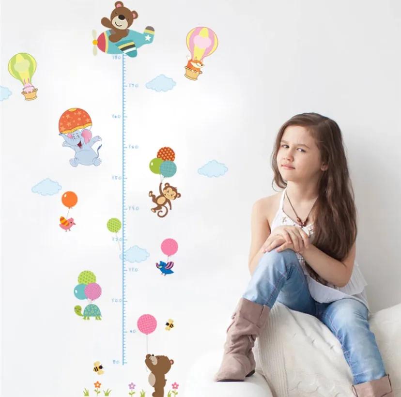 Autocolant de perete "Metru pentru copii - Animăluțe cu baloane" 130x80 cm