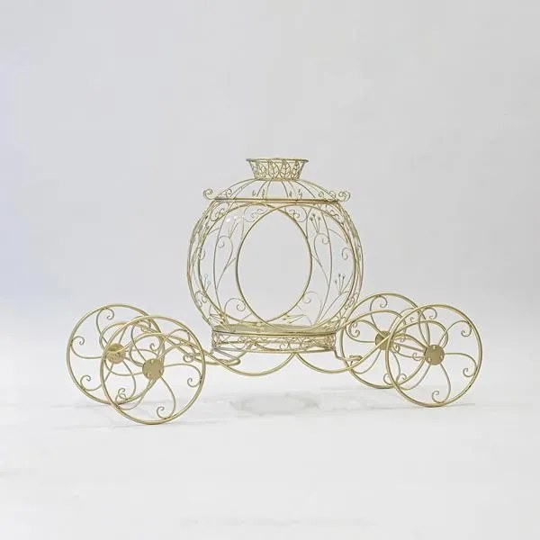 Caleasca metalica aurie 150 cm x 94 cm x 58 cm