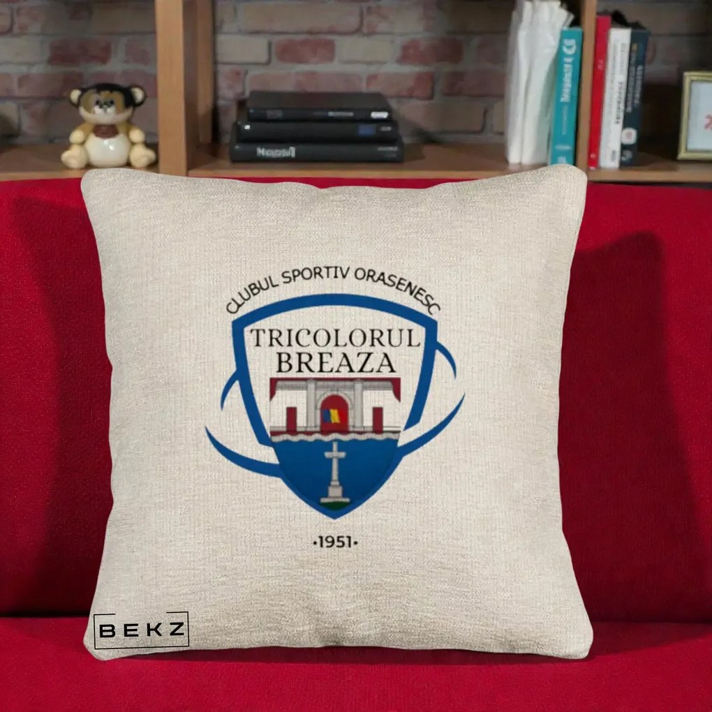 Perna Personalizata CSO Tricolorul Breaza 1951, 40x40 cm, Bej Canapea, Husa Detasabila, Perna Inclusa, BEKZ®
