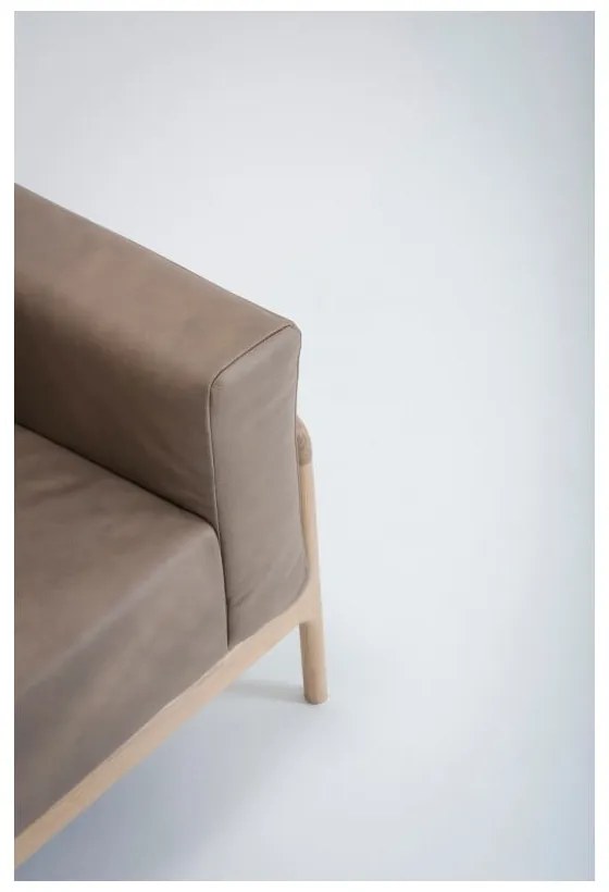 Fotoliu din piele bovină cu structură din lemn masiv de stejar Gazzda Fawn, maro deschis