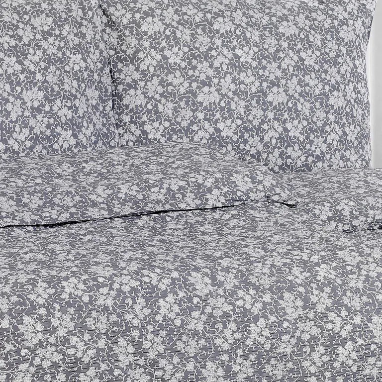 Goldea lenjerie de pat creponată - flori cățărătoare pe gri închis 140 x 200 și 70 x 90 cm