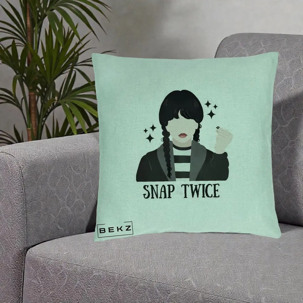 Perna Personalizata Wednesday Snap Twice, 40x40 cm, Verde Menta, Husa Detasabila, Perna Inclusa, BEKZ®