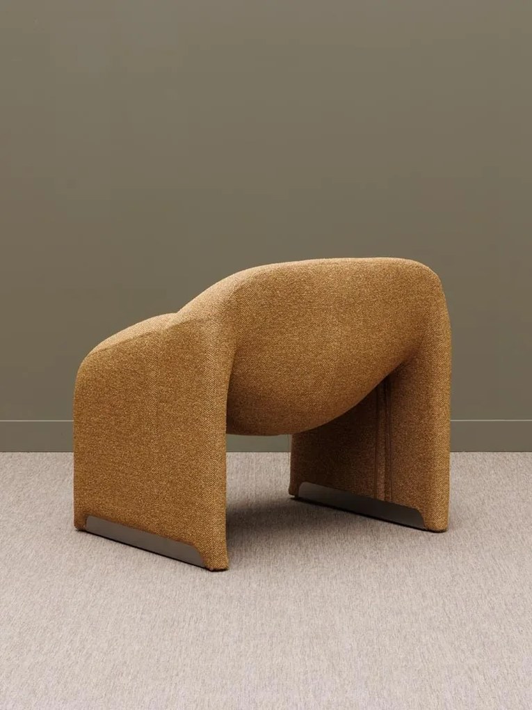 Fotoliu camel din stofă, „Cosmopolitan”