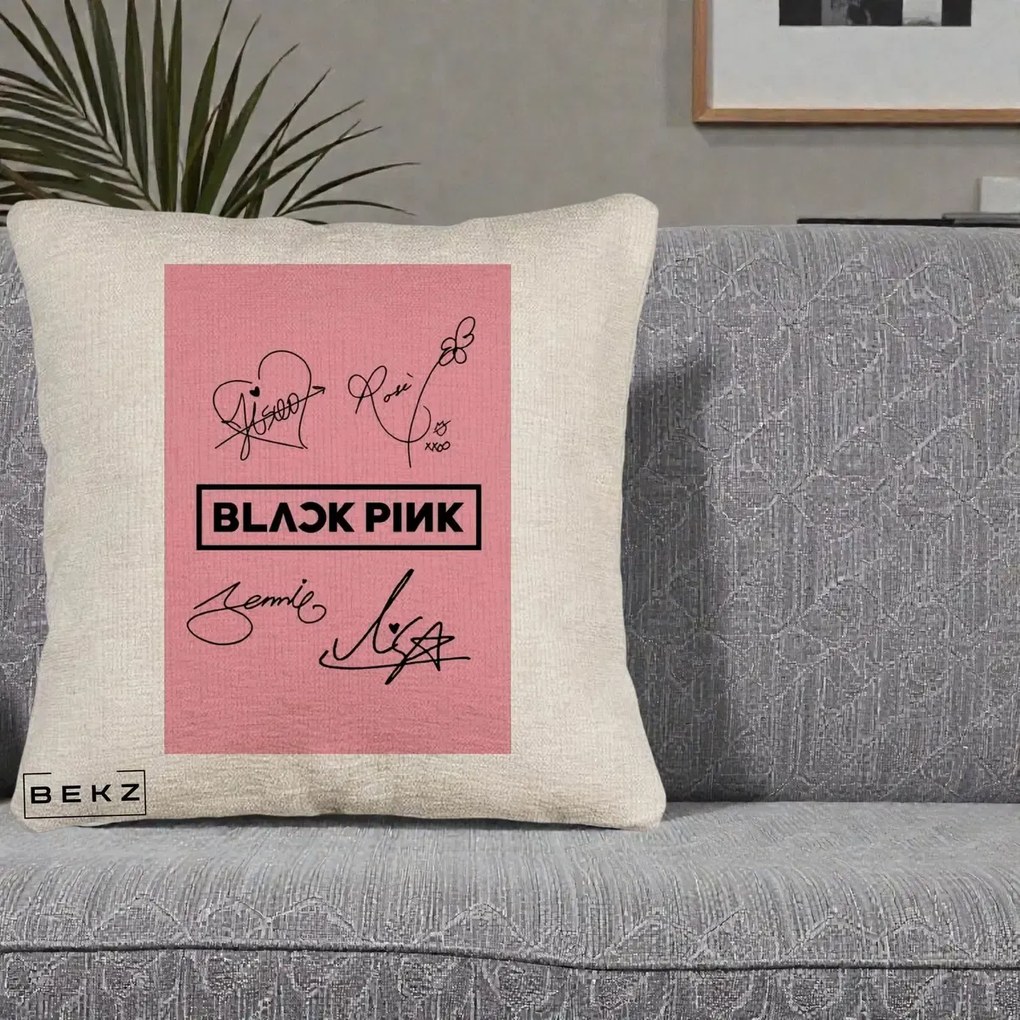 Perna Personalizata K-pop BLACKPINK Semnaturi Roz, 40x40 cm, Bej Canapea, Husa Detasabila, Perna Inclusa, BEKZ®