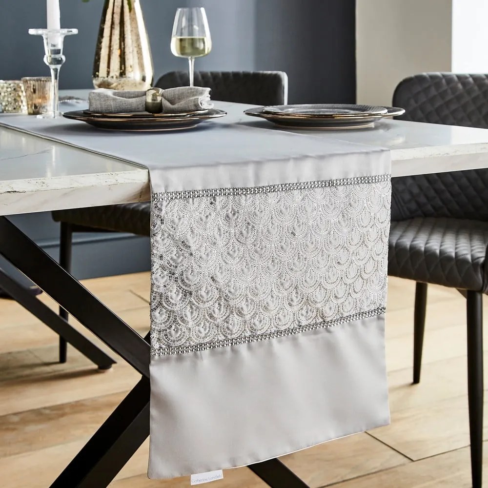 Napron de masă din microsatin 32x220 cm Deco Sequin – Catherine Lansfield