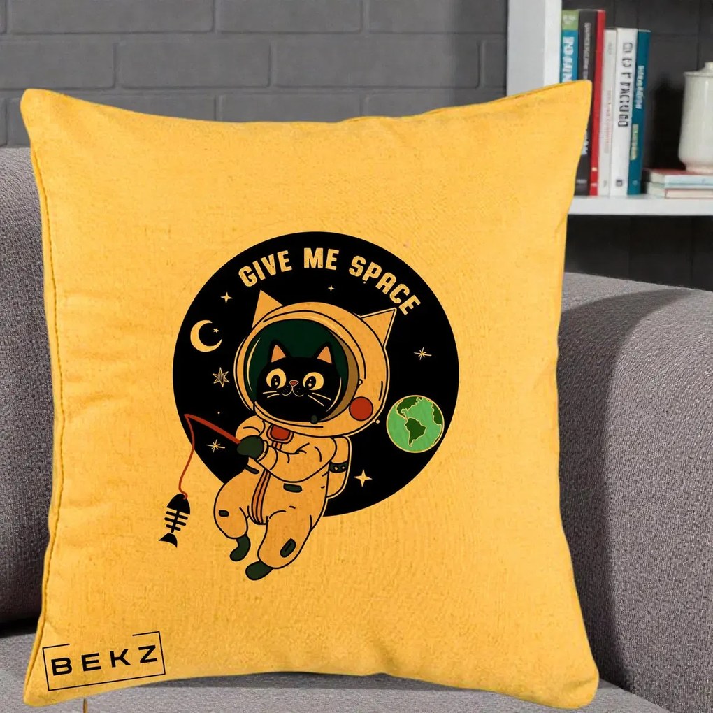 Perna Decorativa Give Me Space Pisica Astronaut, 40x40 cm, Galben, Husa Detasabila, Perna Inclusa, BEKZ®