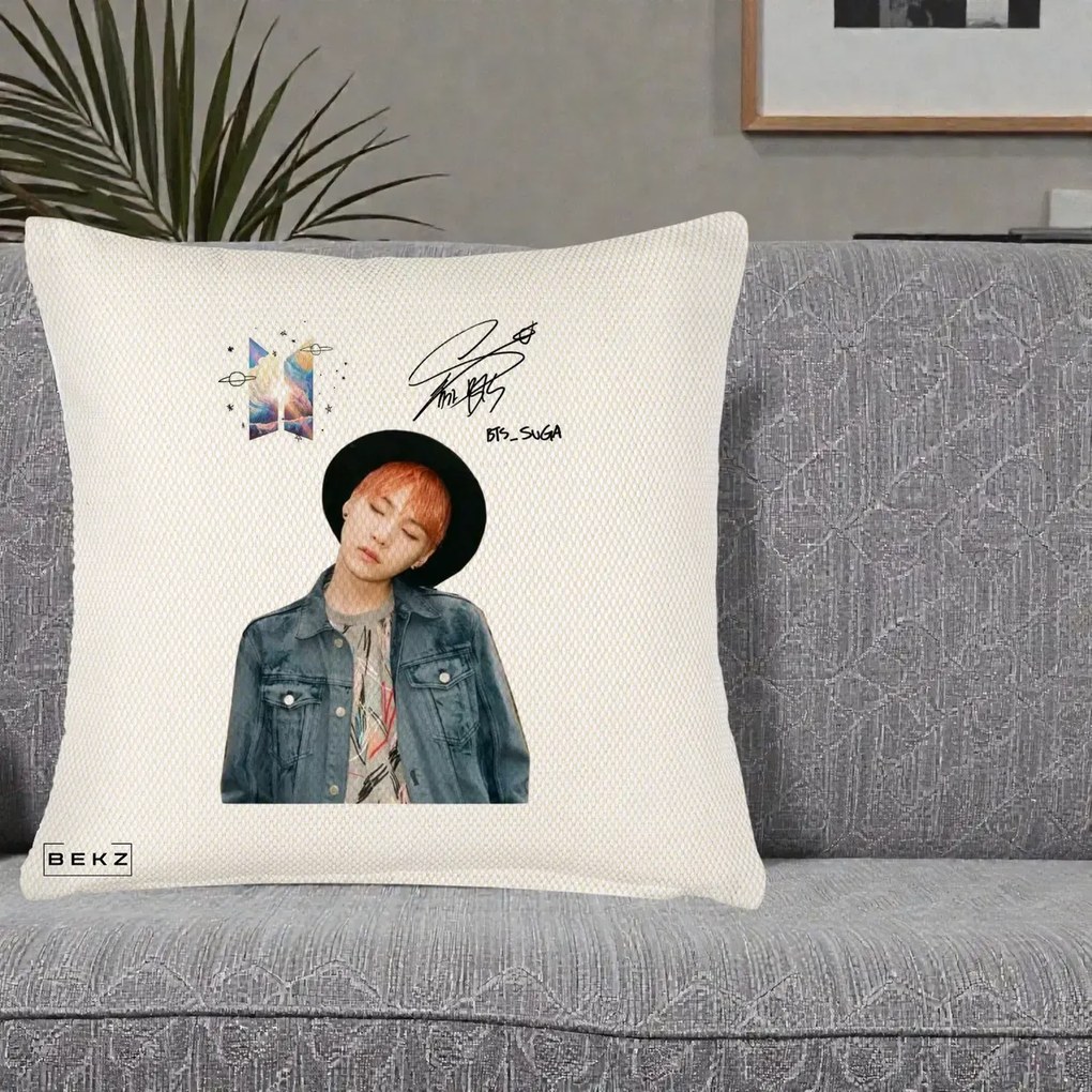 Perna Personalizata K-pop BTS Suga par Portocaliu Palarie Autograf, 40x40 cm, Crem Reliefat, Husa Detasabila, Perna Inclusa, BEKZ®