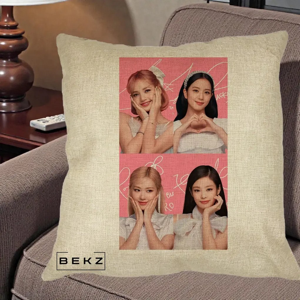 Perna Personalizata K-pop BLACKPINK Colaj Roz, 40x40 cm, Crem, Husa Detasabila, Perna Inclusa, BEKZ®