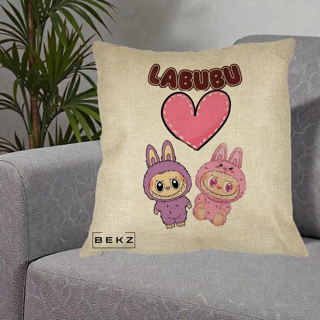 Perna Personalizata Labubu Cuplu Inima, 40x40 cm, Crem, Husa Detasabila, Perna Inclusa, BEKZ®