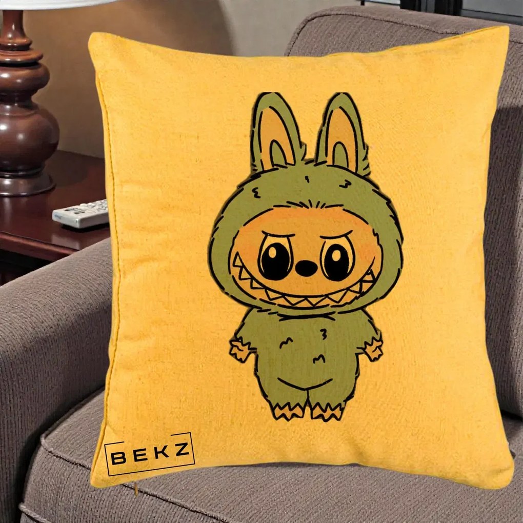Perna Personalizata Labubu Albastru-Gri Solo, 40x40 cm, Galben, Husa Detasabila, Perna Inclusa, BEKZ®