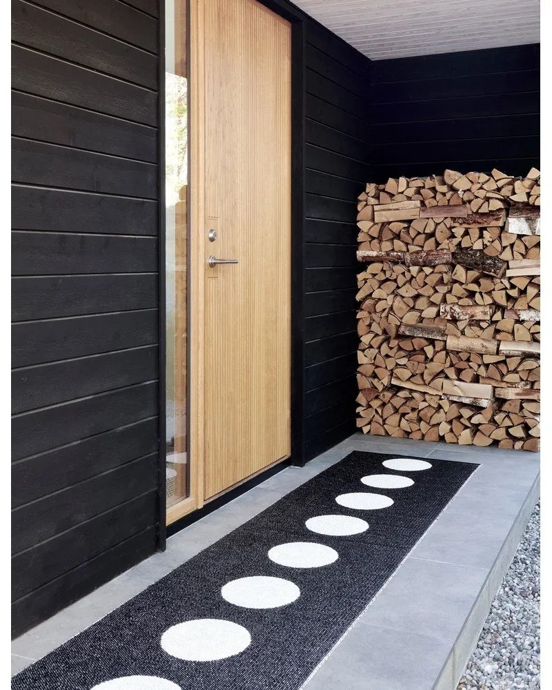 Covor tip traversă pentru interior și exterior alb-negru 70x300 cm Vera Black – Pappelina