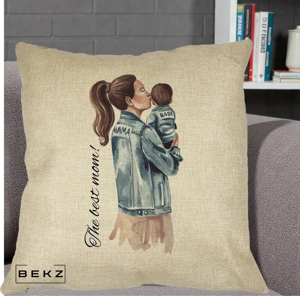 Cadou pentru Mama - Perna Personalizata The Best Mom Jachete, 40x40 cm, Crem, Husa Detasabila, Perna Inclusa, BEKZ®
