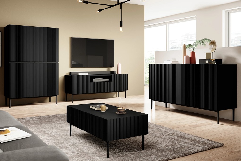 Comodă Nicole 150 cm cu trei uși, fronturi riflate - negru mat / picioare negre