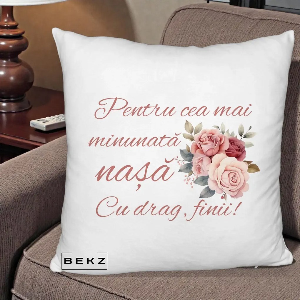 Cadou pentru Nasa - Perna Personalizata Pentru Cea mai Minunata Nasa Cu drag Finii, 40x40 cm, Alb Pufos, Husa Detasabila, Perna Inclusa, BEKZ®