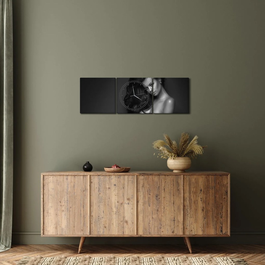 Tablou - Portretul unei femei seducătoare, alb-negru (cu ceas) (90x30 cm)