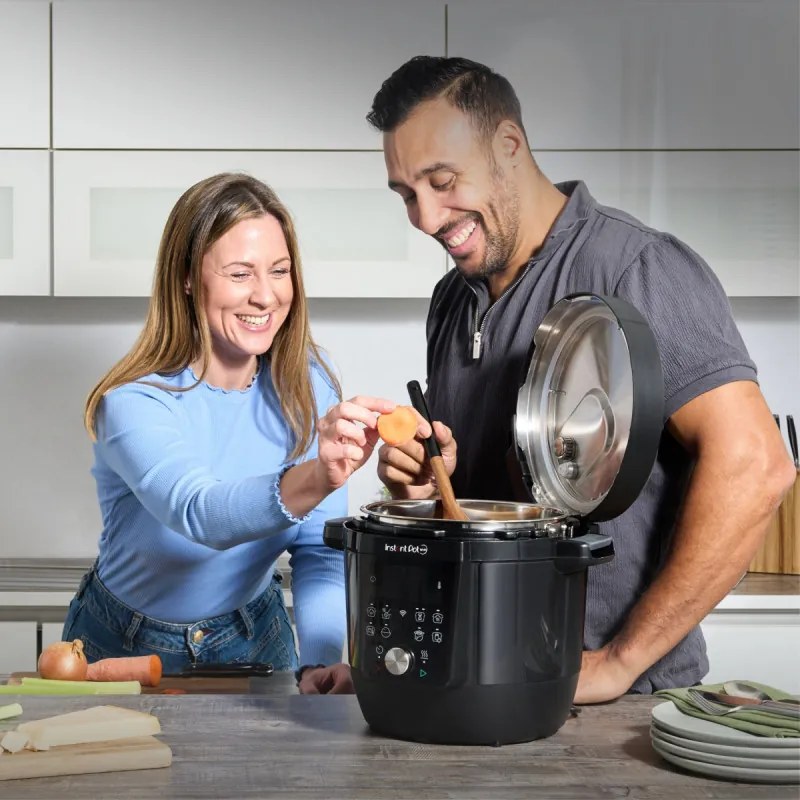 Multicooker Instant Pot Plus 60 Wi-Fi, 1000W, 5.7 L, 9 programe, Wi-Fi, Ecran LCD, Otel inoxidabil, Negru