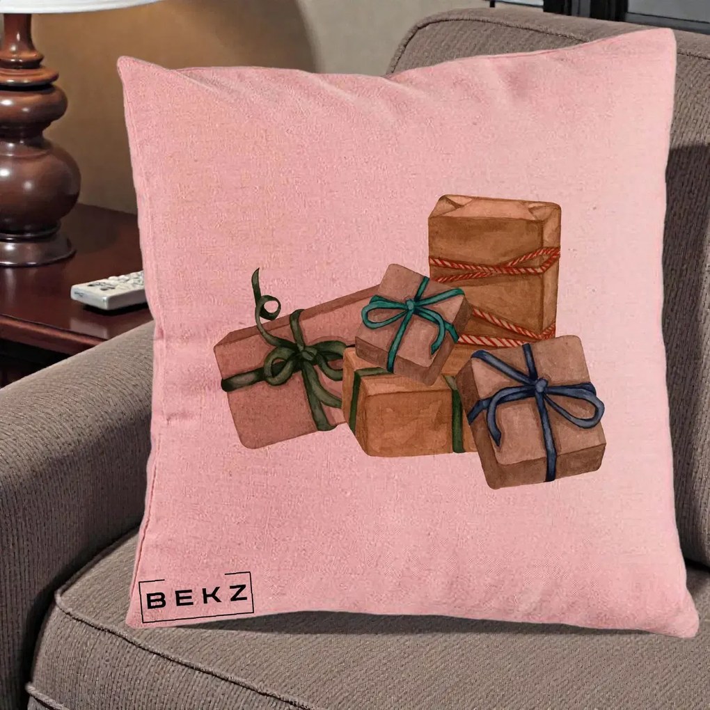 Perna Decorativa Cadouri de Craciun Kraft, 40x40 cm, Roz, Husa Detasabila, Perna Inclusa, BEKZ®