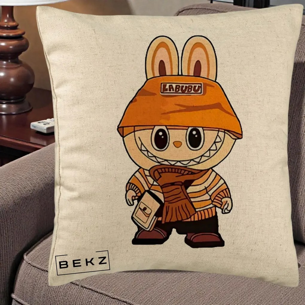 Perna Personalizata Labubu Streetwear Portocaliu, 40x40 cm, Bej, Husa Detasabila, Perna Inclusa, BEKZ®