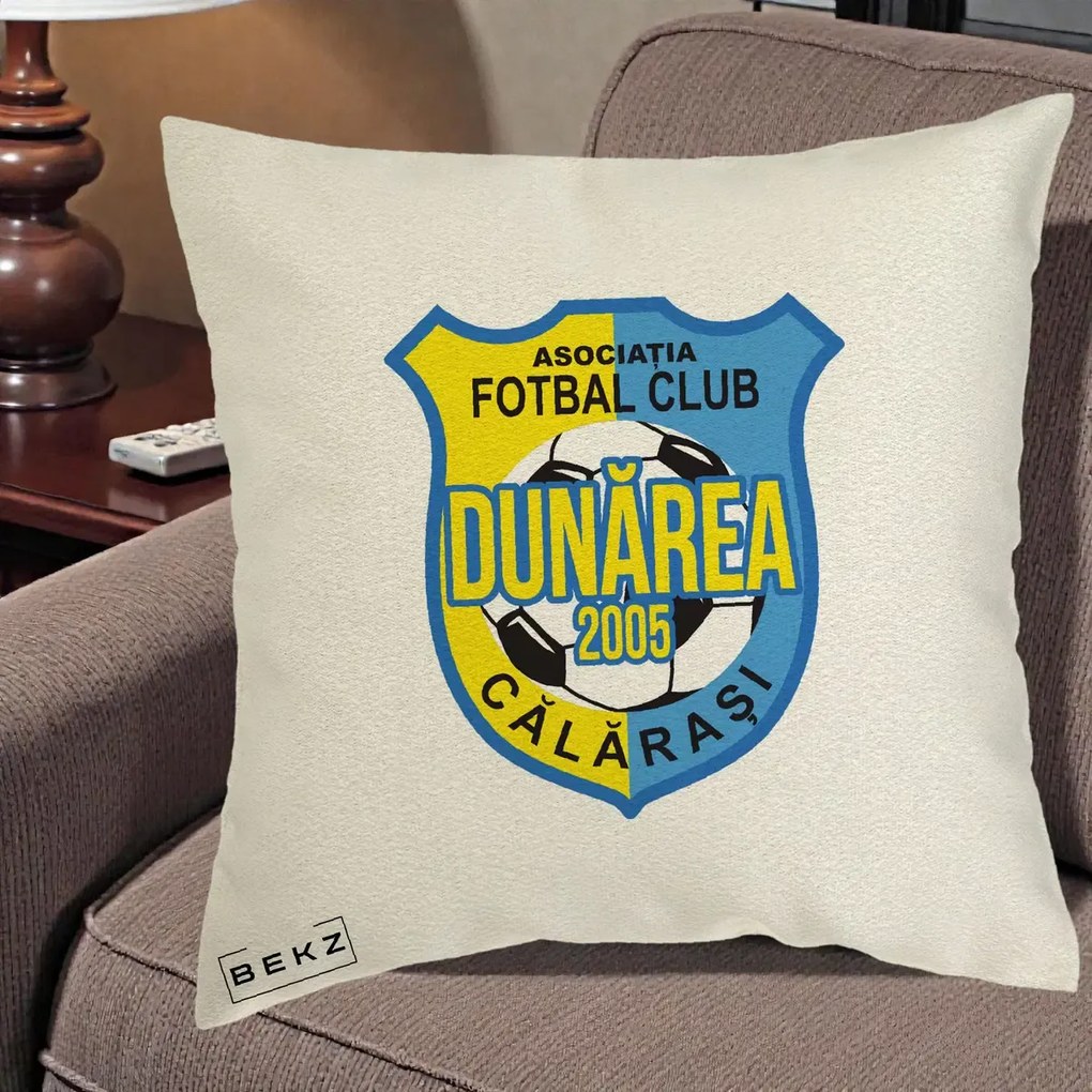 Perna Personalizata AFC Dunarea Calarasi 2005 Fotbal, 40x40 cm, Ecru, Husa Detasabila, Perna Inclusa, BEKZ®