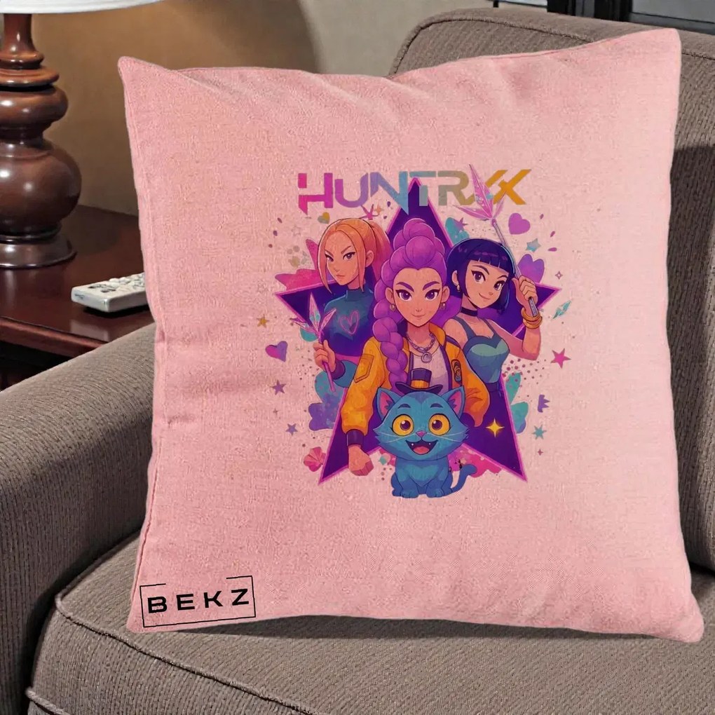 Perna Personalizata K-pop HUNTRX Trio cu Pisica Stele, 40x40 cm, Roz, Husa Detasabila, Perna Inclusa, BEKZ®
