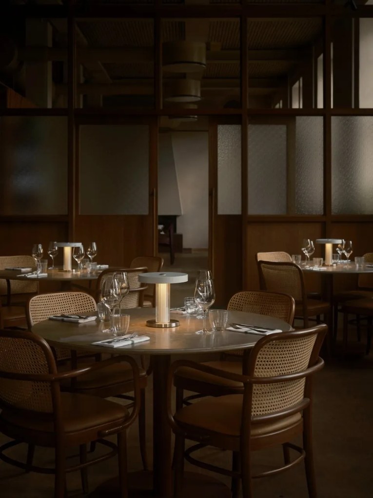 Veioza, Lampa portabila cu baterii Trezzi alb