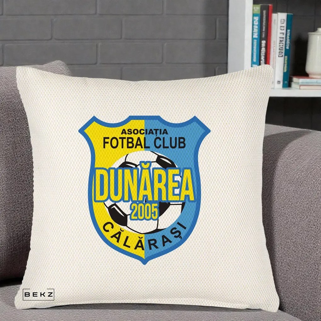 Perna Personalizata AFC Dunarea Calarasi 2005 Fotbal, 40x40 cm, Crem Reliefat, Husa Detasabila, Perna Inclusa, BEKZ®
