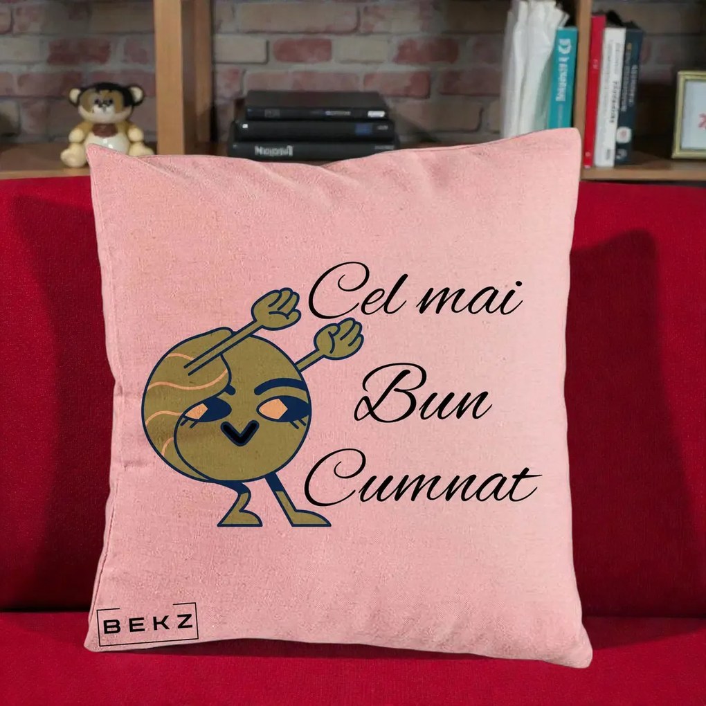 Cadou pentru Cumnat - Perna Personalizata Cel mai Bun Cumnat cu Personaj Funny Verde, 40x40 cm, Roz, Husa Detasabila, Perna Inclusa, BEKZ®