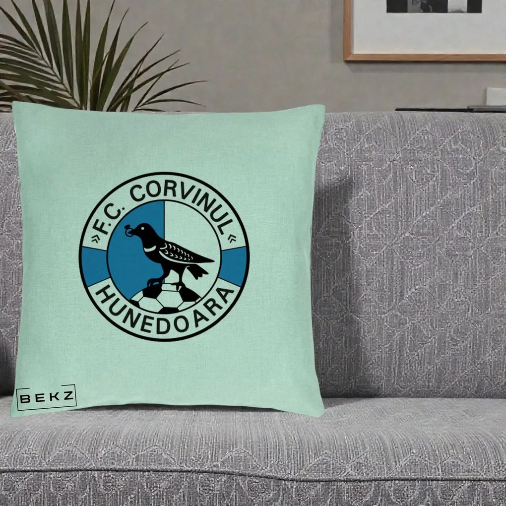 Perna Personalizata FC Corvinul Hunedoara Fotbal, 40x40 cm, Verde Menta, Husa Detasabila, Perna Inclusa, BEKZ®