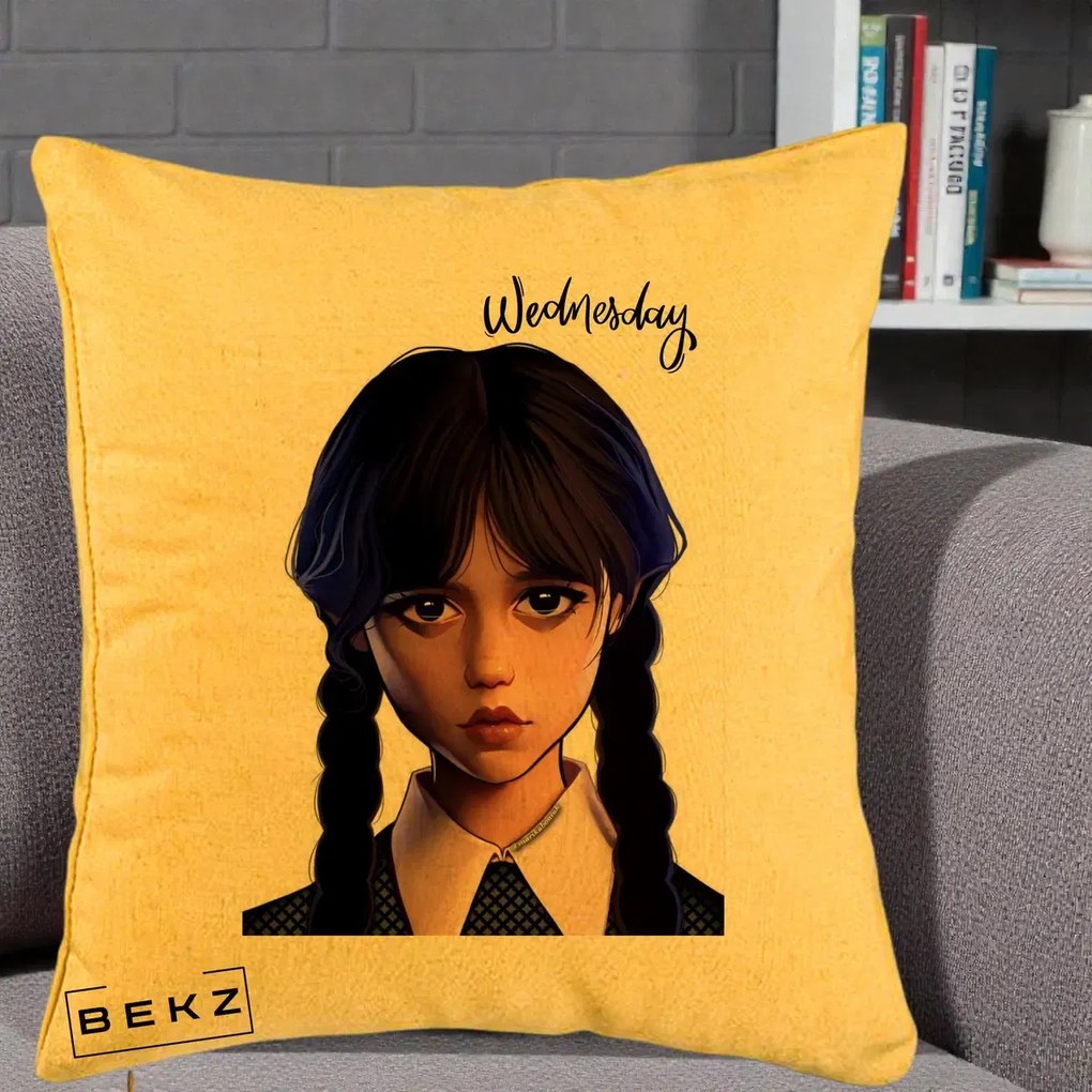 Perna Personalizata Wednesday Addams Portret Realist, 40x40 cm, Galben, Husa Detasabila, Perna Inclusa, BEKZ®
