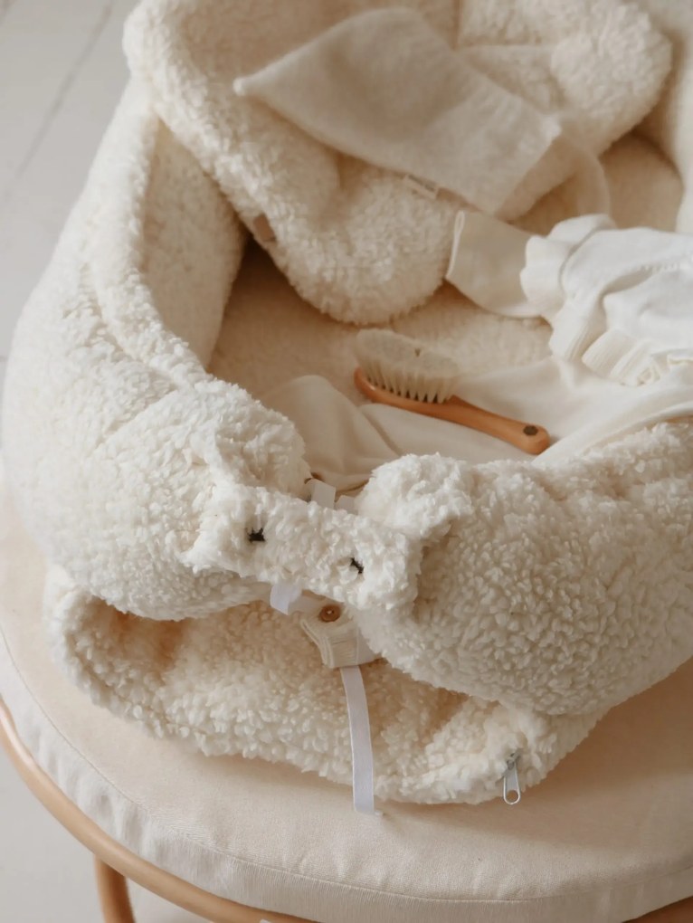 Suport de dormit Babynest Premium din tesatura bucle Crem, Teddy by BabyLy, 80x50 cm