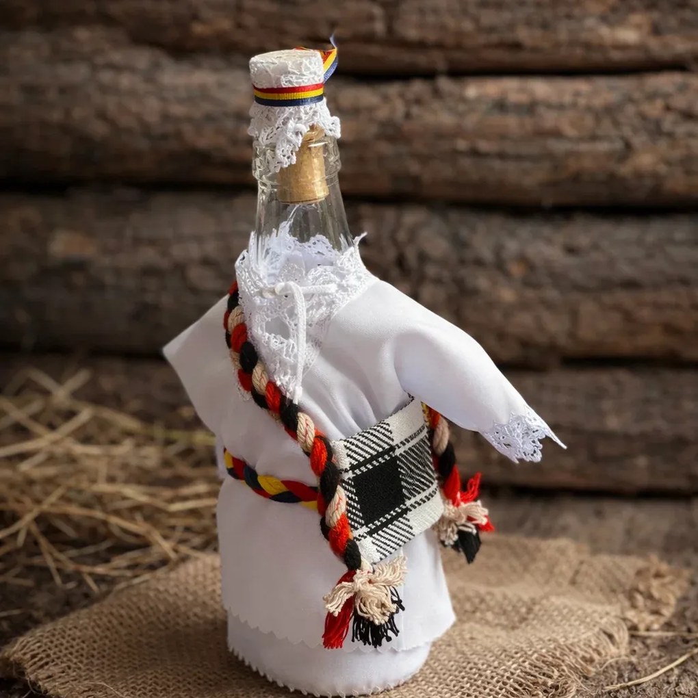 Sticla imbracata traditional 250 ml ,   sticla decorativa pentru bauturi