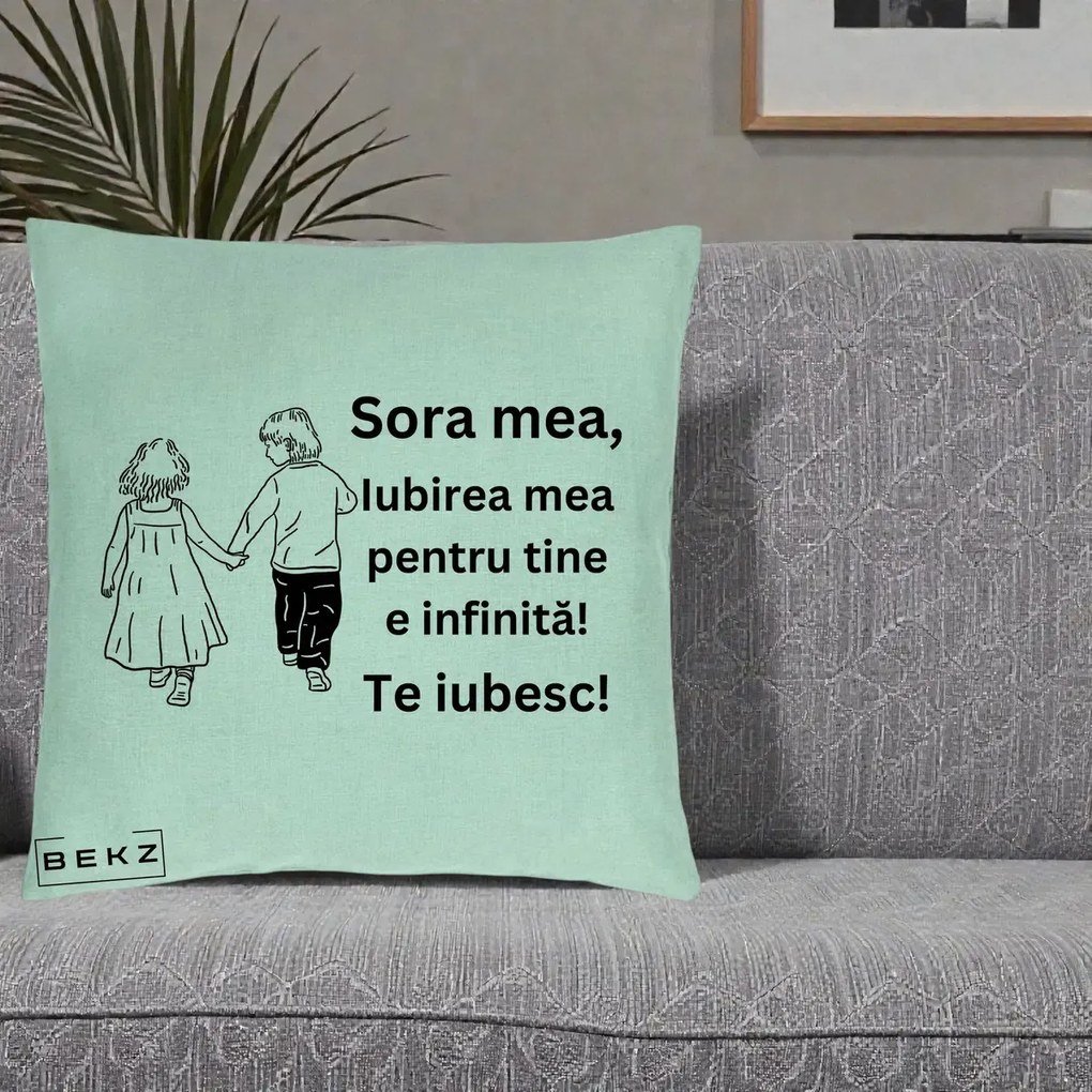 Cadou pentru Sora - Perna Personalizata Sora Mea Te Iubesc Copii Tinand Maini din Spate, 40x40 cm, Verde Menta, Husa Detasabila, Perna Inclusa, BEKZ®